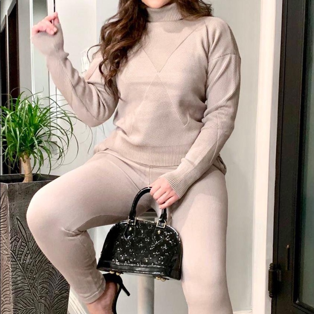 Creme color set,perfect for the seasonCotton material and great quality,Onesize